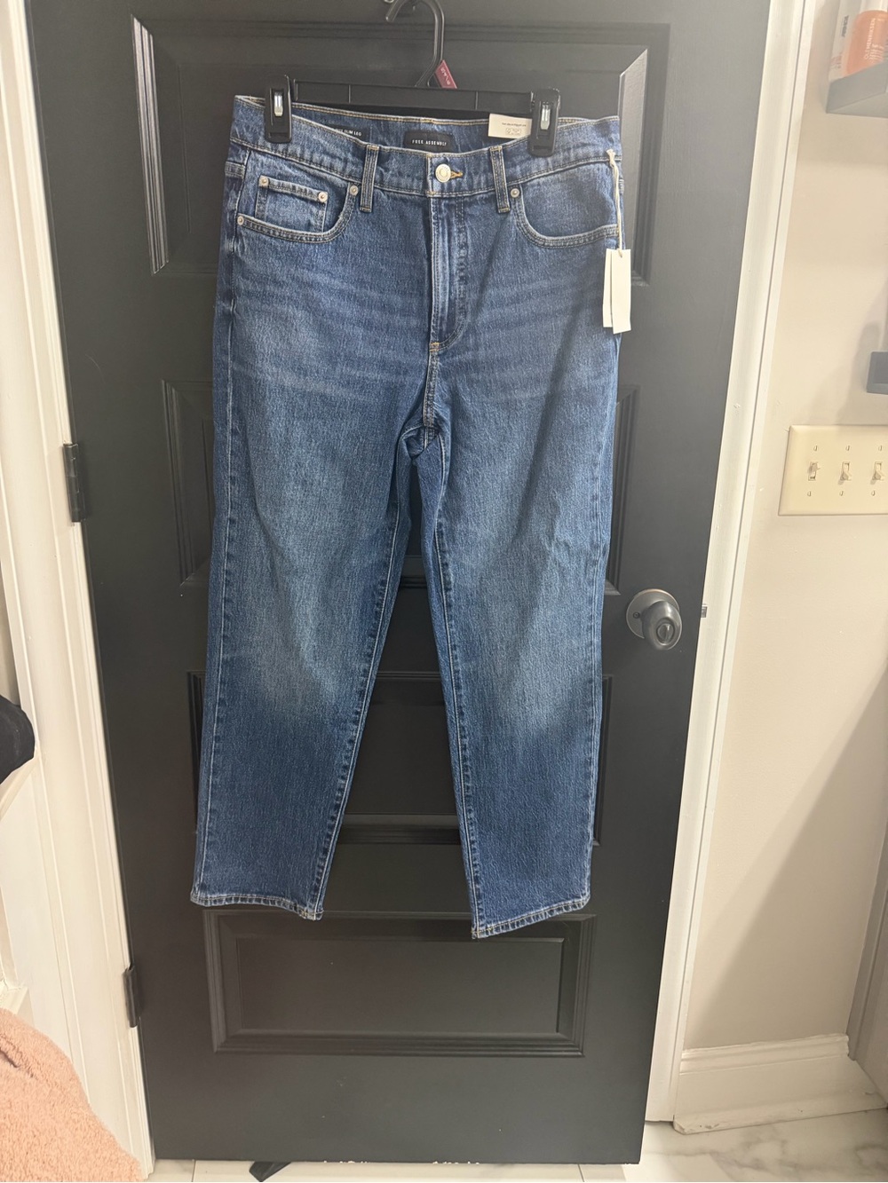 NWT Free Assembly Mid Rise Slim Leg Jeans Size 6 Medium Wash